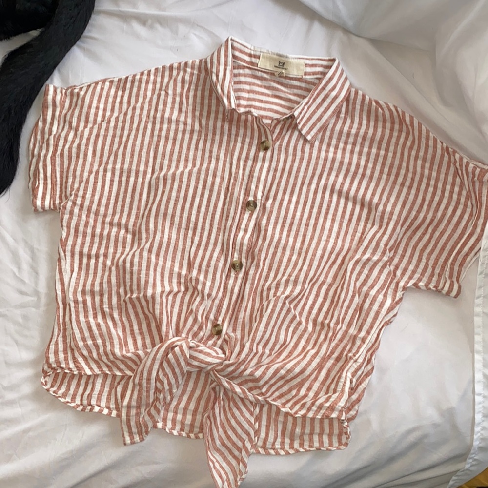 Short sleeved, vertically striped pink and white button up, with tie.